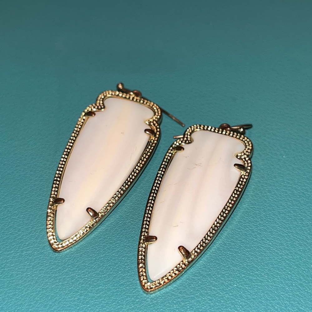Kendra Scott gold plated white arrowhead earrings w/ dust bag